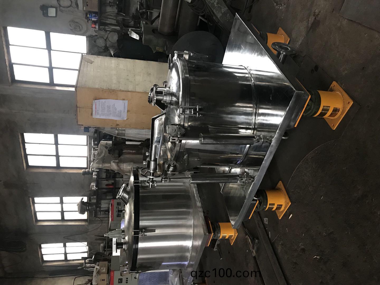 上料(liao)式平(ping)闆(ban)離心機(ji)
